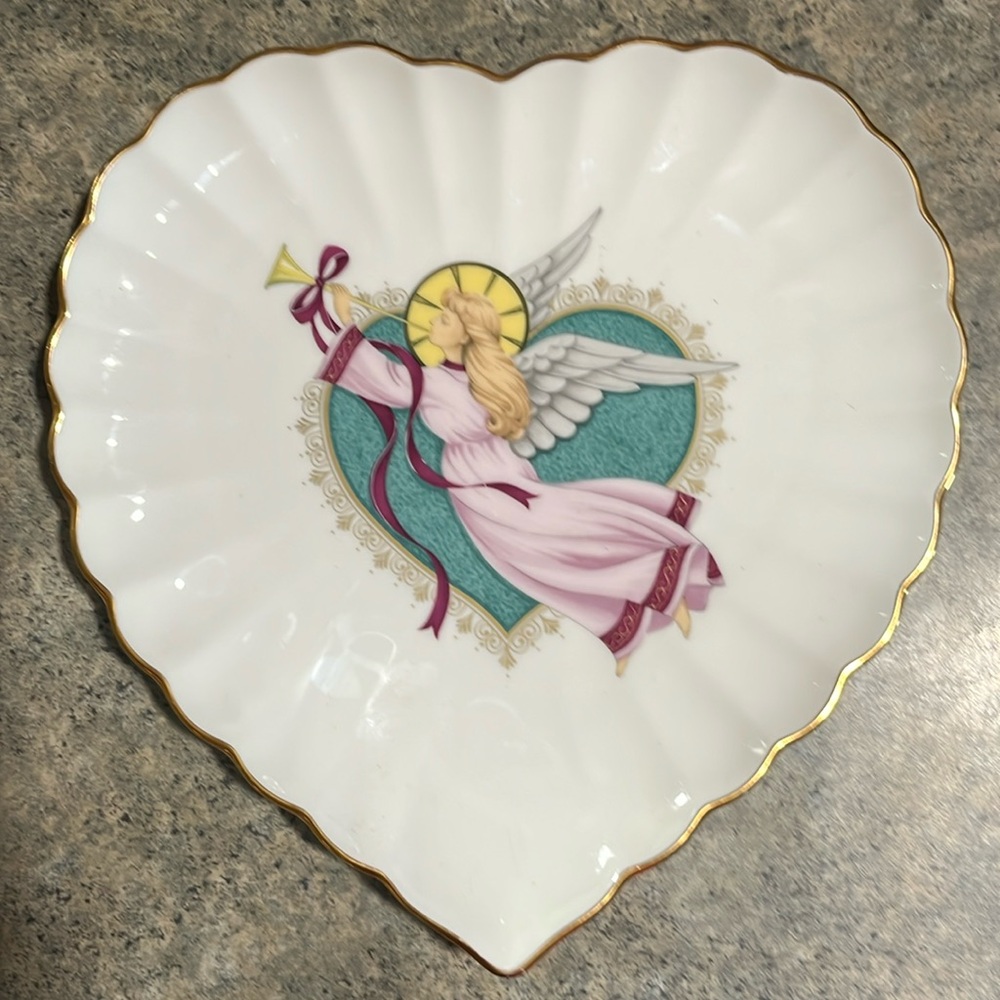 Mikasa Bone China Noel Heart Shaped Plate No  B2250